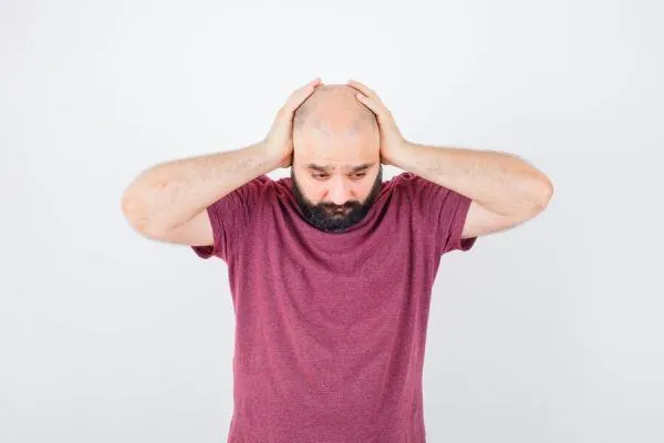 Le conseguenze psicologiche dell’alopecia e i microimpianti