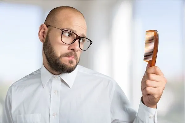 Cosa c’entra il testosterone con la caduta dei capelli?