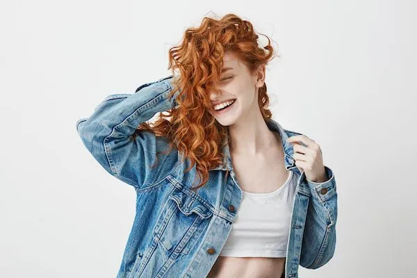 Cosa sono gli scrub per capelli e come usarli?