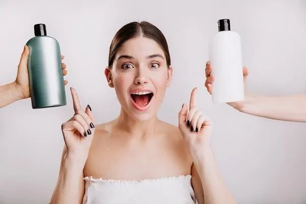 Come posso idratare i capelli a casa?