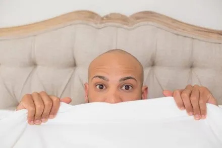 Russare provoca alopecia?