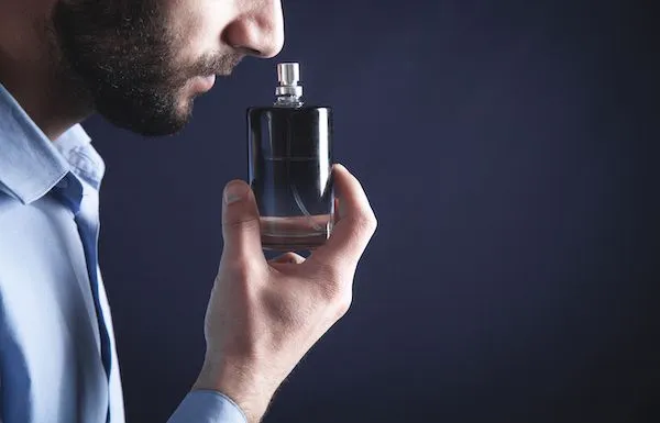 Profumo per capelli: funziona davvero?