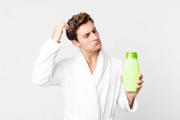 Lavare troppo i capelli fa male?